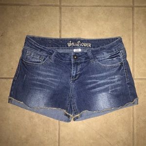 Wallflower Straight Leg Women’s Jean Shorts Size 9